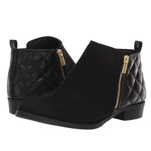 Nine West cahra zip black bootie!
